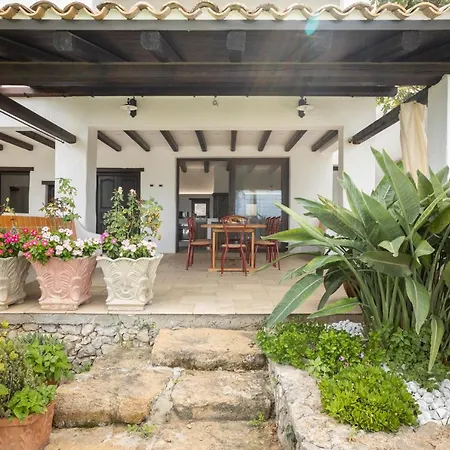 A 300 Mt. Dal Mare Villa *