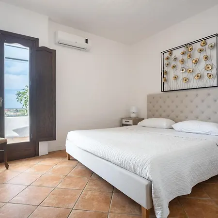 A 300 Mt. Dal Mare Villa *