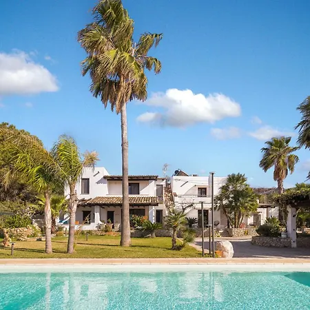 A 300 Mt. Dal Mare Villa
