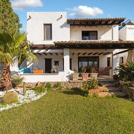 A 300 Mt. Dal Mare Villa *
