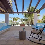A 300 Mt. Dal Mare Villa
